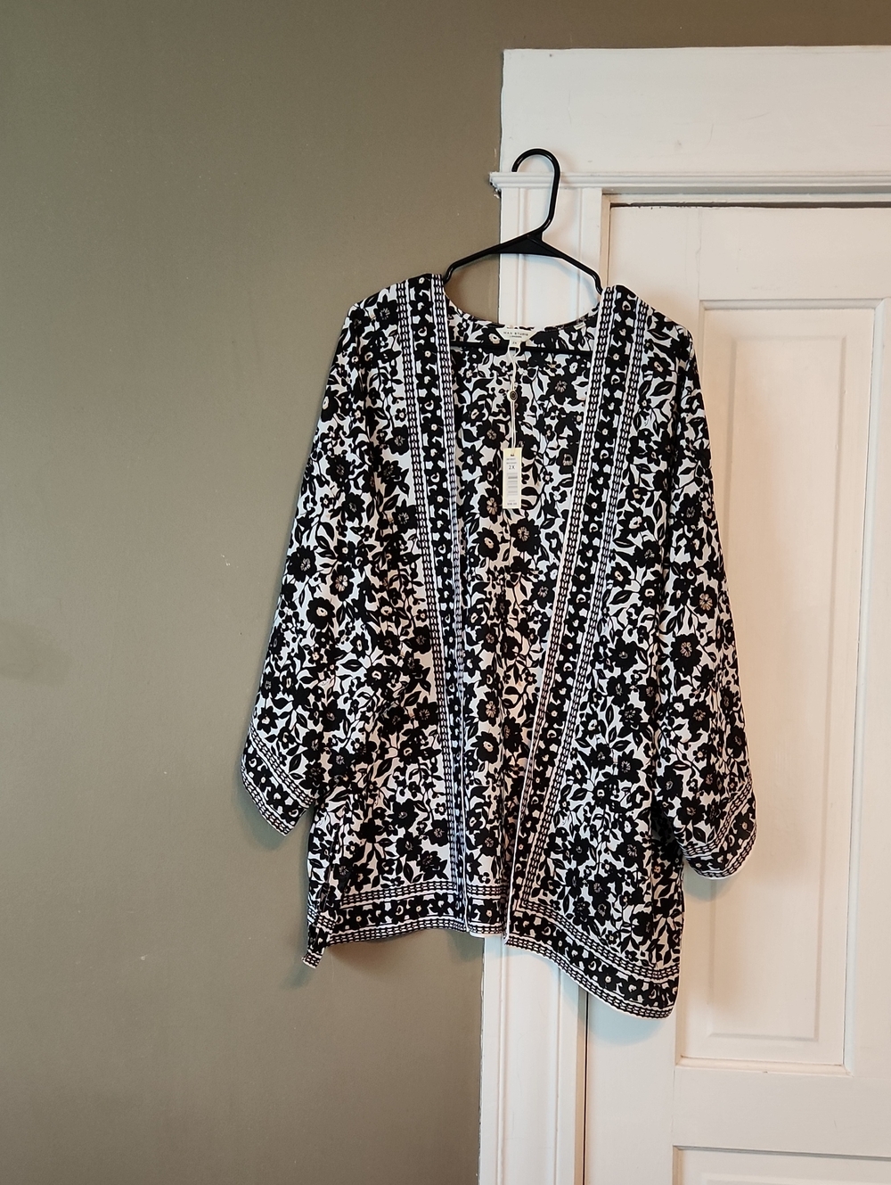 Max Studio Black & White Floral Open-Front Tunic